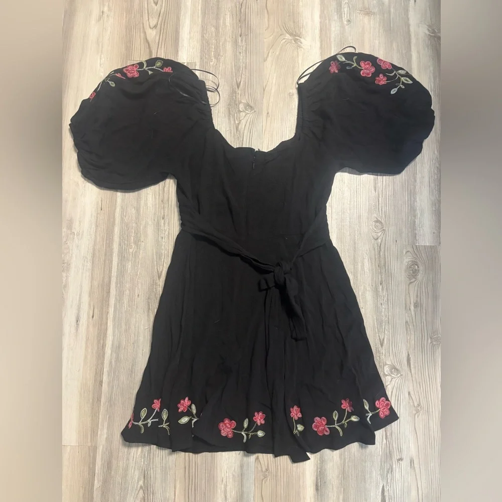 Miami Boho Style Peasant Dress with embroidered flowers - Picture 2 of 6